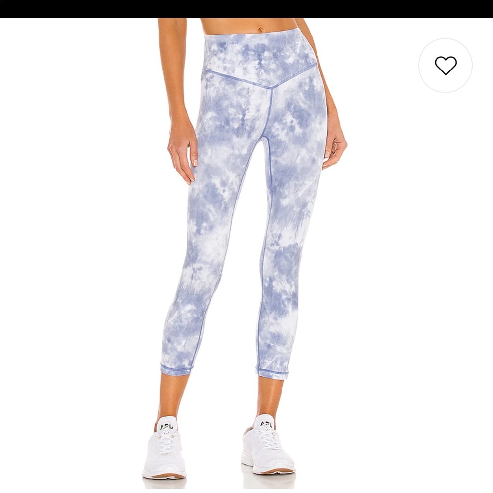 SOLD — L’urv Solar Mist ¾ Legging in Sky
